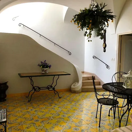 Regina Di Capri - Maria - * Anacapri (Isola di Capri)