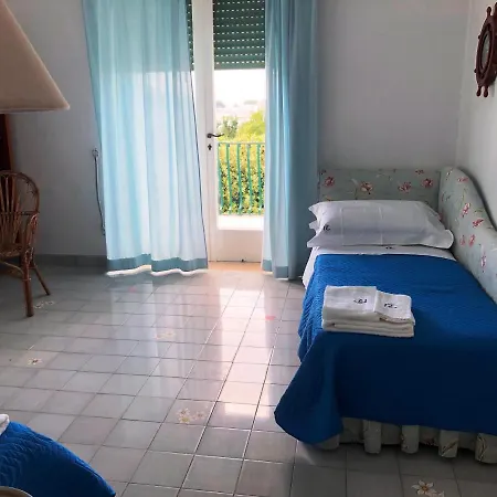 Regina Di Capri - Maria -